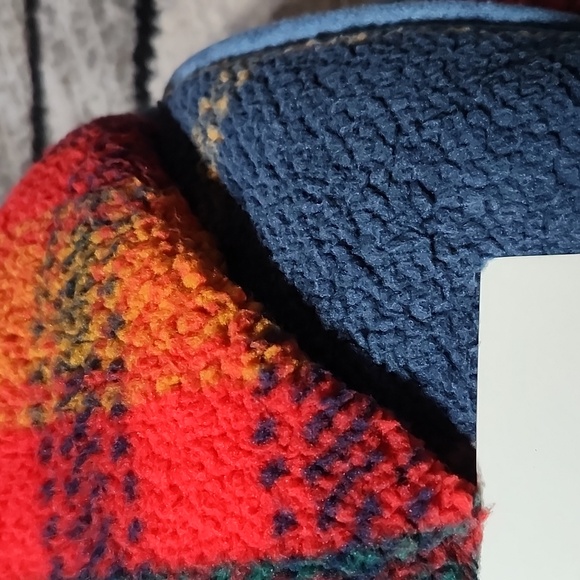 BERKSHIRE HAMPSHIRE REVERSIBLE PLAID THROW 50"X60" BLANKET - Picture 5 of 8